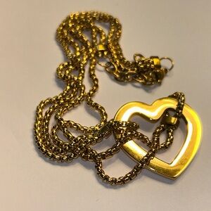 Heart necklace - excellent condition